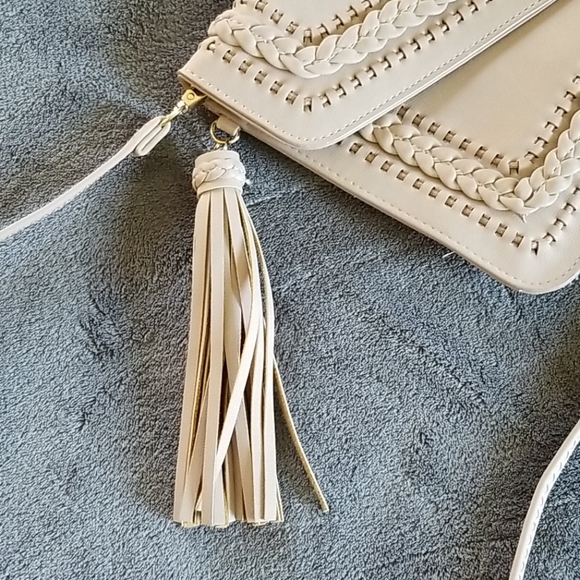 Blush crossbody with tassel and braided details - Picture 4 of 4